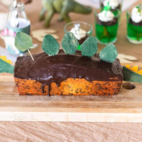 Dino Kuchen: einfaches Rezept, Schablone und Deko ohne Fondant 14 14 Dino Kuchen dekorieren mit Schablone