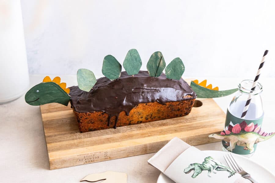Dino Kuchen: einfaches Rezept, Schablone und Deko ohne Fondant 1 1 Dino Kuchen ohne Fondant perfekt für den Dino Geburtstag