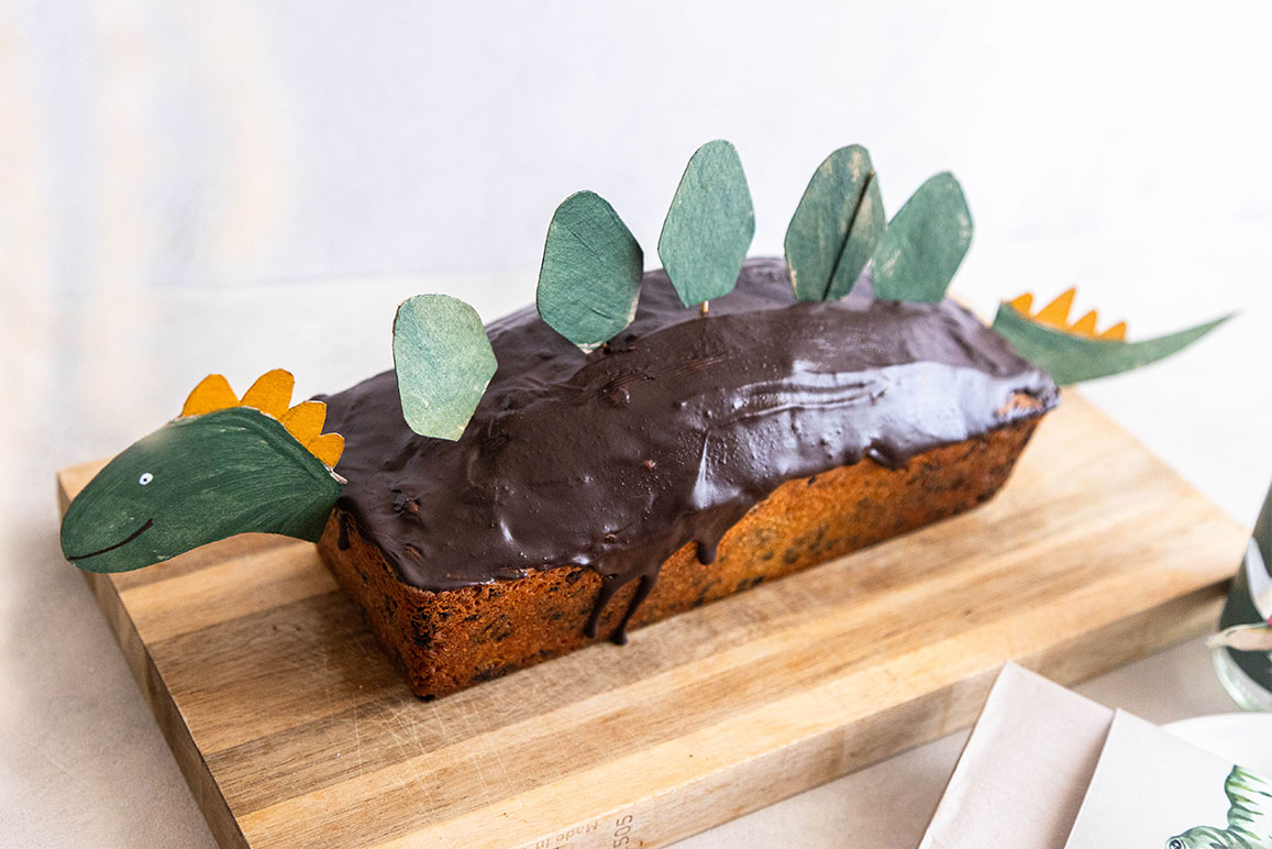 Dino Kuchen: einfaches Rezept, Schablone und Deko ohne Fondant