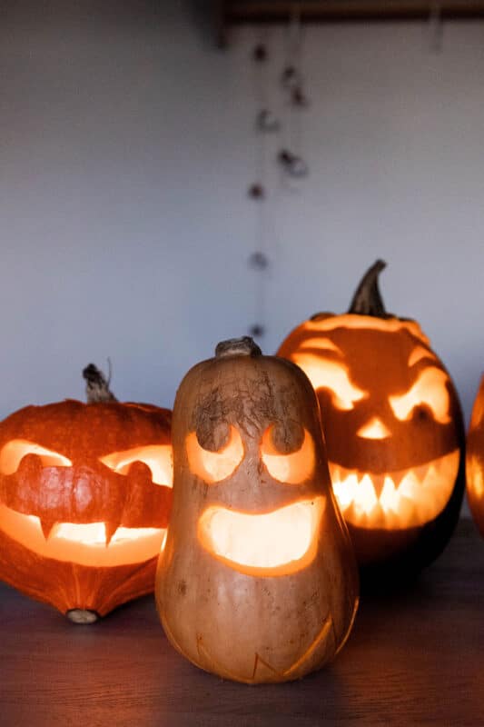 Kürbis schnitzen: coole Vorlagen für deine Halloween-Deko 15 15 Kürbis Laternen für Halloween schnitzen