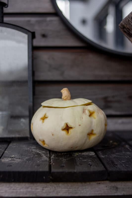 Kürbis schnitzen: coole Vorlagen für deine Halloween-Deko 17 17 Kürbis schnitzen mit Plätzchenausstecher