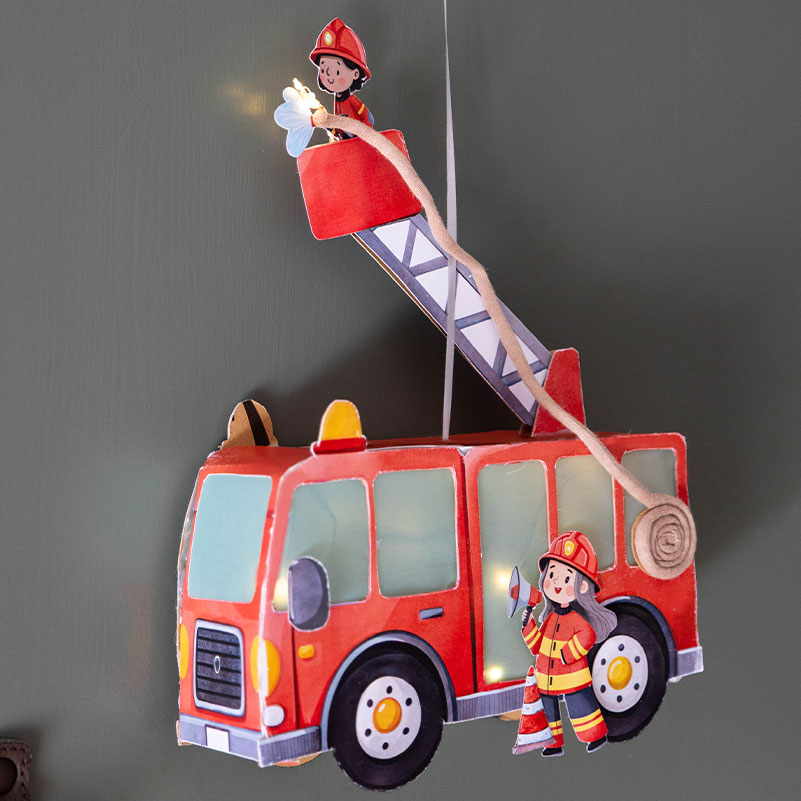 Feuerwehr Laterne basteln: mit Vorlage und einem Milchkarton 2 2 Feuerwehr Laterne als Nachtlicht im Kinderzimmer
