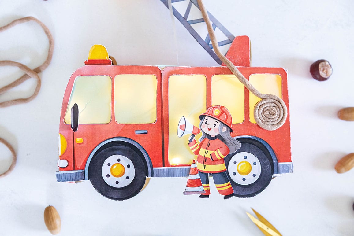 Feuerwehr Laterne basteln: mit Vorlage und einem Milchkarton