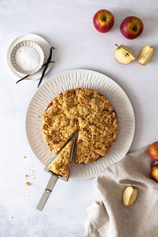 Omas Apfelkuchen mit Streusel: saftiges Rezept mit einfachem Rührteig 1 1 Apfelkuchen mit Streusel
