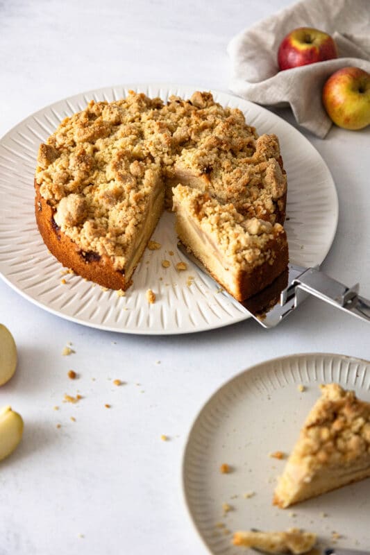 Omas Apfelkuchen mit Streusel: saftiges Rezept mit einfachem Rührteig 3 3 Apfelkuchen mit Springform gebacken