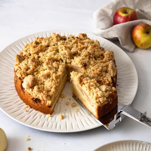 Omas Apfelkuchen mit Streusel: saftiges Rezept mit einfachem Rührteig 6 6 Omas Apfelkuchen mit Streusel