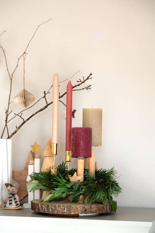Adventskranz selber machen: 3 moderne Ideen mit Holzscheibe 13 13 Edler Adventskranz mit Tanne
