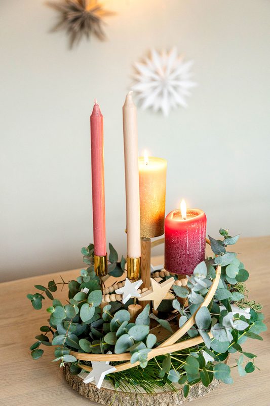 Adventskranz selber machen: 3 moderne Ideen mit Holzscheibe 2 2 modernen Adventskranz selber machen