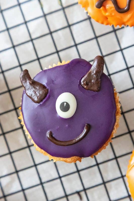 Halloween Muffins: 3 einfache und schaurig süße Ideen 6 6 Halloween Muffin als Glubsch Monster