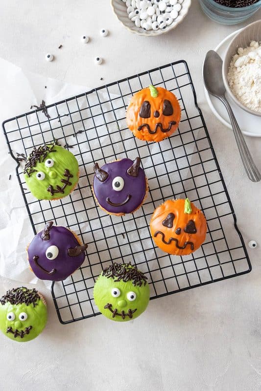 Halloween Muffins: 3 einfache und schaurig süße Ideen 18 18 süße Muffins für dein Halloween-Buffet