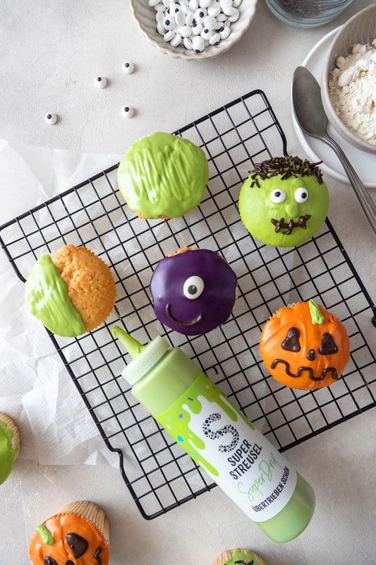 Halloween Muffins: 3 einfache und schaurig süße Ideen 2 2 Halloween Muffins dekorieren