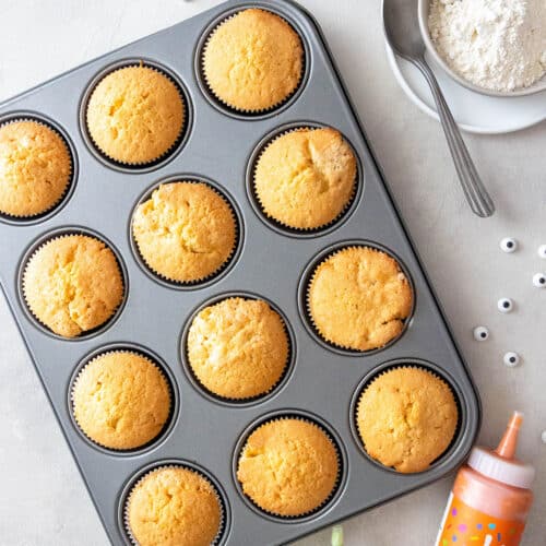Halloween Muffins: 3 einfache und schaurig süße Ideen 11 11 Muffins abkühlen lassen