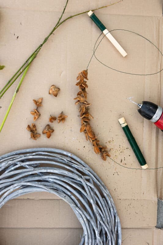 Immerwährender Herbstkranz für die Haustür 4 4 Naturmaterialien auffädeln